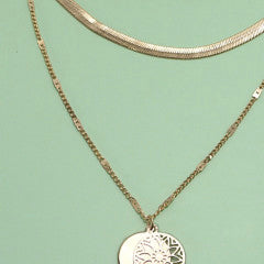 Filigree circle pendant necklace