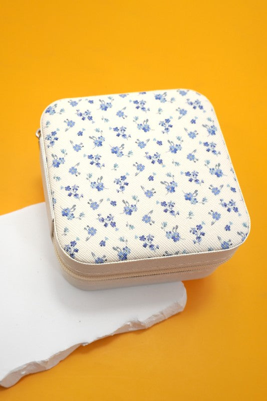 Travel jewelry box