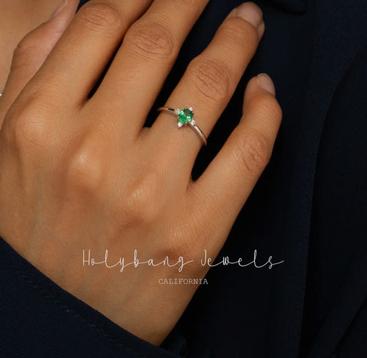 Dainty Emerald Floral Ring